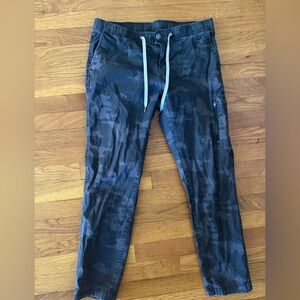 Vuori Men's Black/Gray Camo Cargo Pants (READ DESCRIPTION)